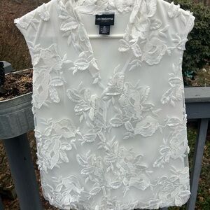 Liz Claiborne Ivory Floral Embroidered Top